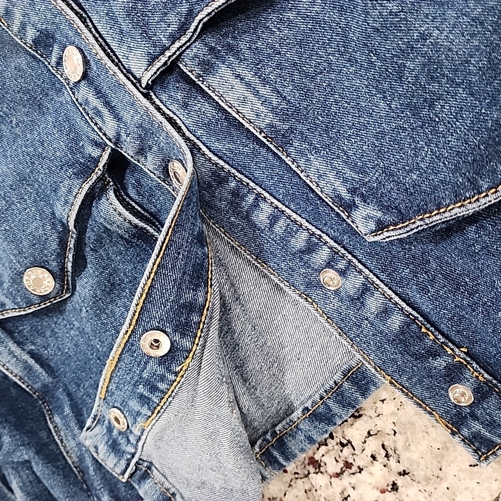 YPCT Women's Cropped Denim Blue Jean Jacket with Snap Front. XL - Picture 9 of 16